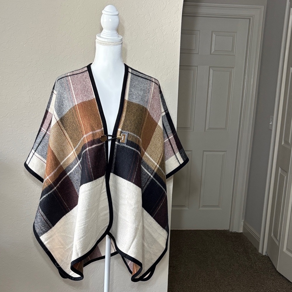 Vince Camuto Women’s Plaid Reversible Poncho with toggle NWT One Size - Picture 2 of 6